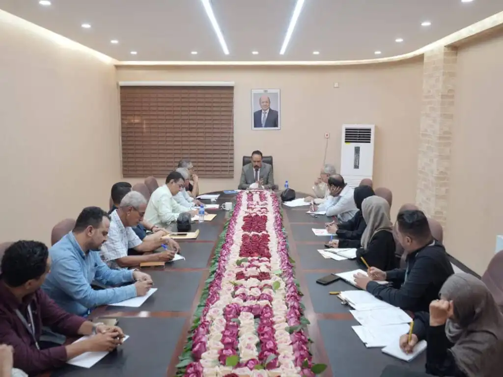 عدن.. اجتماع برئاسة وزير الأشغال يقر توحيد نقاط الاتصال والتواصل مع الجهات المانحة والداعمة