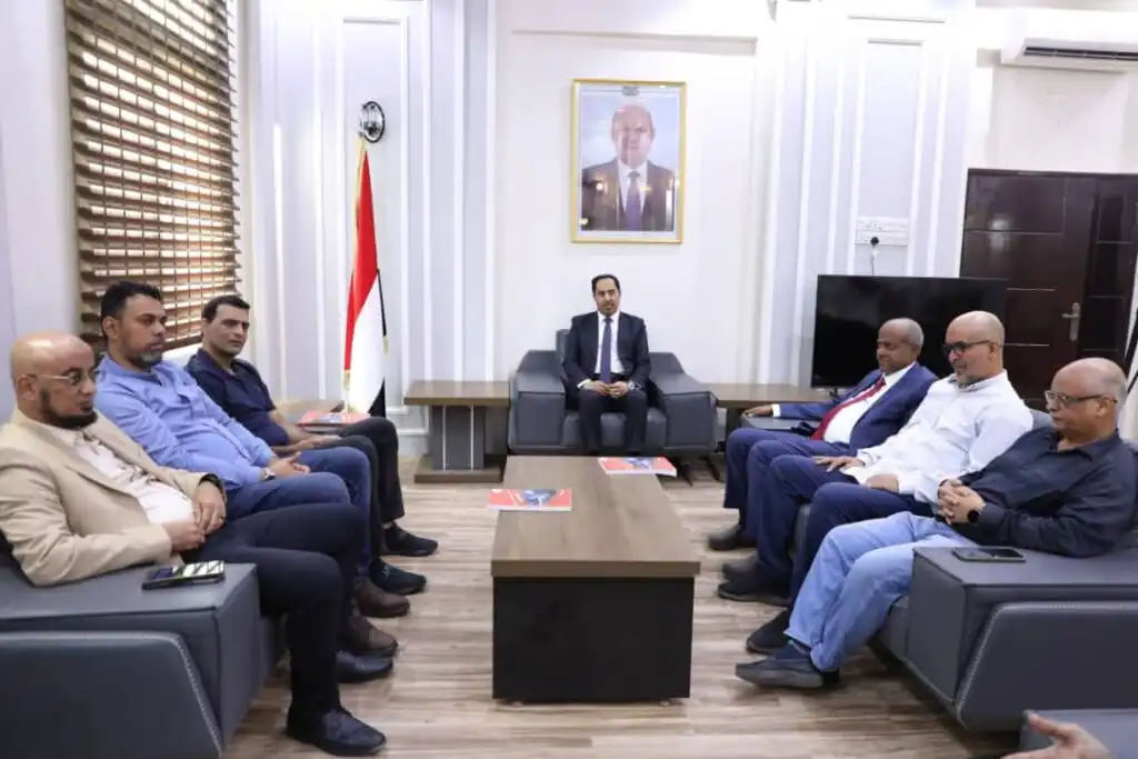وزير الشباب يبحث مع مسؤول آسيوي سبل تطوير ونشر لعبة الريشة الطائرة في اليمن