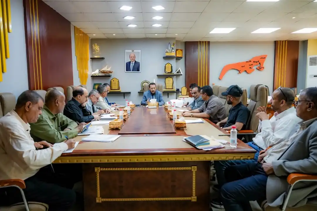 Réunion à Aden sur les défis du secteur des eaux usées et les solutions urgentes et durables à mettre en œuvre.