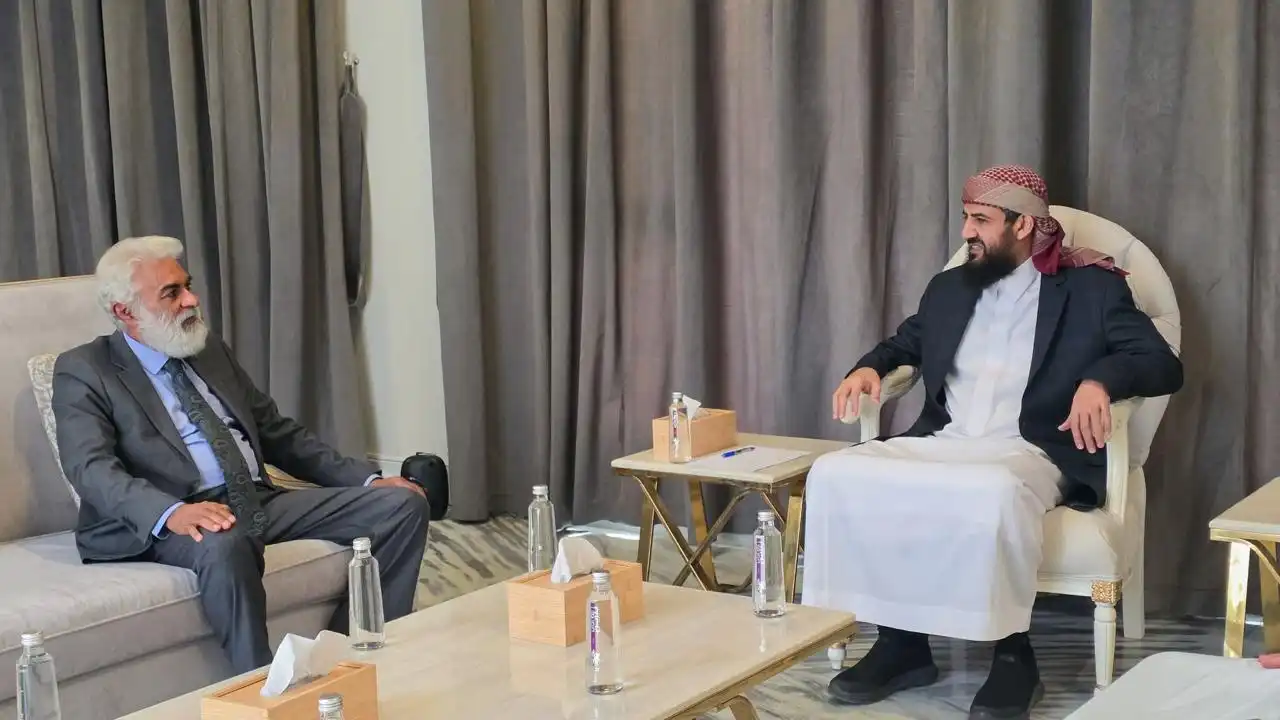 Le membre du Conseil de direction, Al-Mahrimi, rencontre le ministre de la Planification et souligne l'importance des partenariats internationaux.