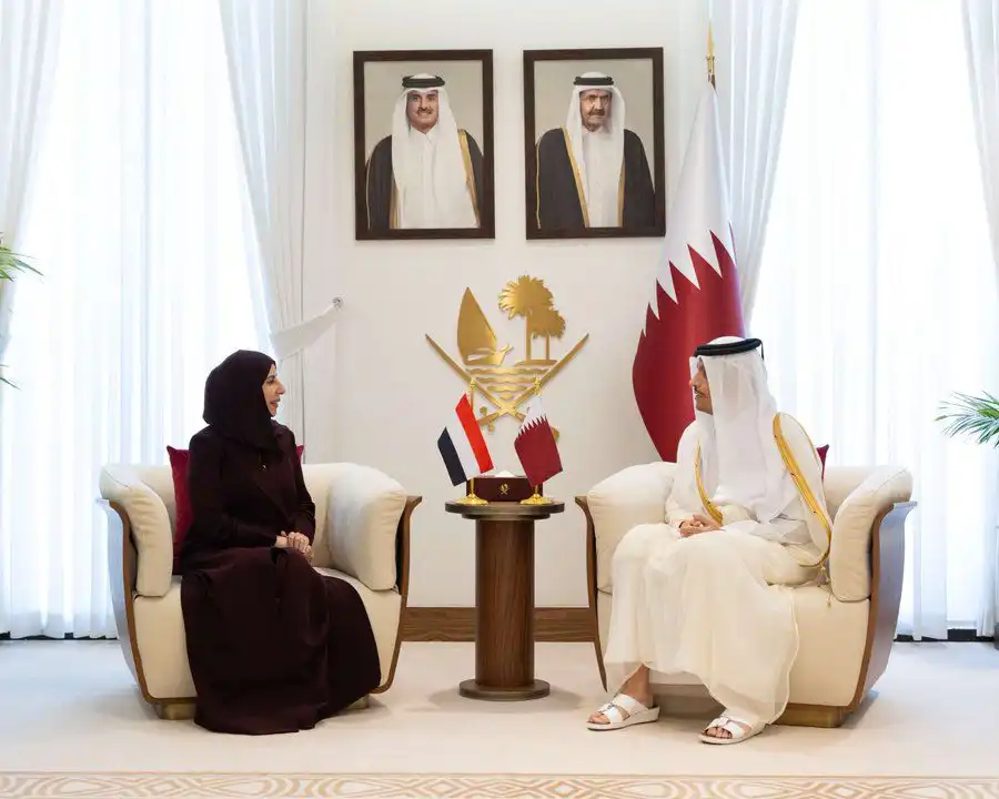 L'émir du Qatar reçoit un message du président du Conseil de direction sur les relations bilatérales et la situation au Yémen.
