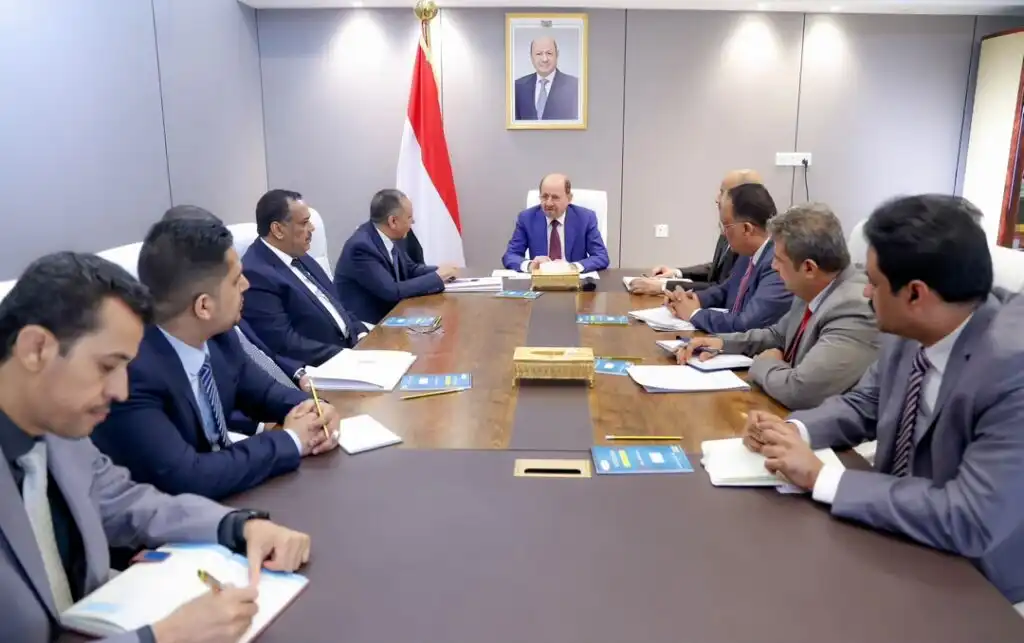 رئيس الوزراء يترأس اجتماعاً مشتركاً لقيادتي الصناعة والتجارة والمالية لتعزيز التكامل المؤسسي وتسهيل الأنشطة التجارية