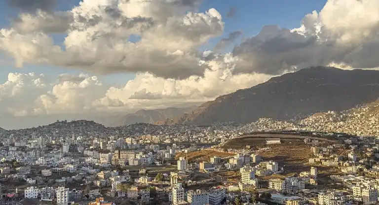Houthi militia continues to deny residents of Ibb access to public water for weeks.