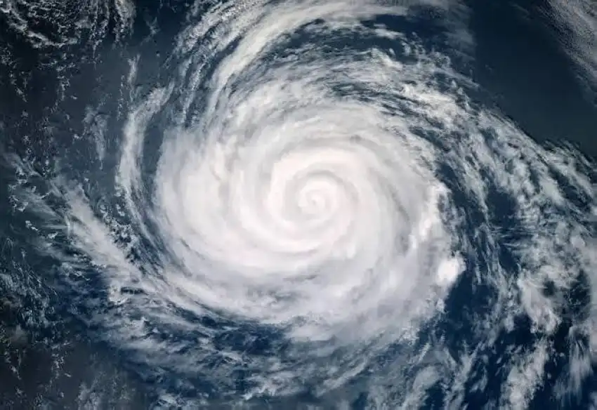 L'ouragan "Dolphin" s'approche du Japon, les météorologues avertissent de vagues violentes et de vents forts.