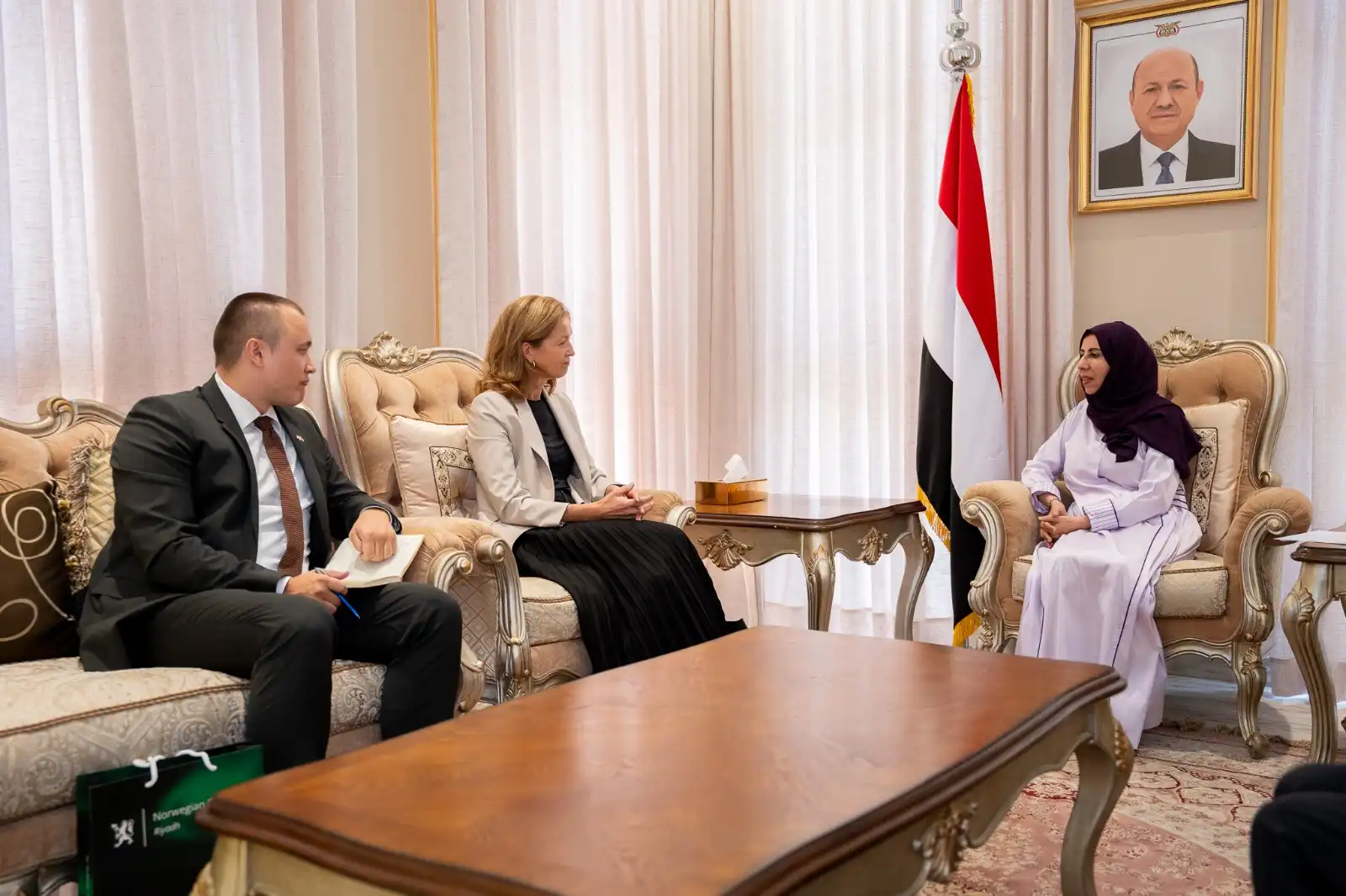 La ministre des Affaires étrangères discute avec l'ambassadrice de Norvège du renforcement de la coopération et du soutien humanitaire.