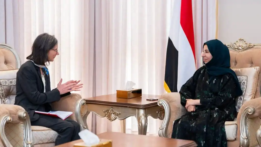 وزيرة الخارجية تبحث مع السفيرة الفرنسية العلاقات الثنائية وتداعيات تصعيد مليشيا الحوثي