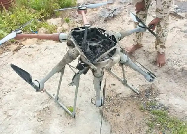 Les défenses de l'armée abattent un drone houthi sur le front de Salou, au sud de Taïz.