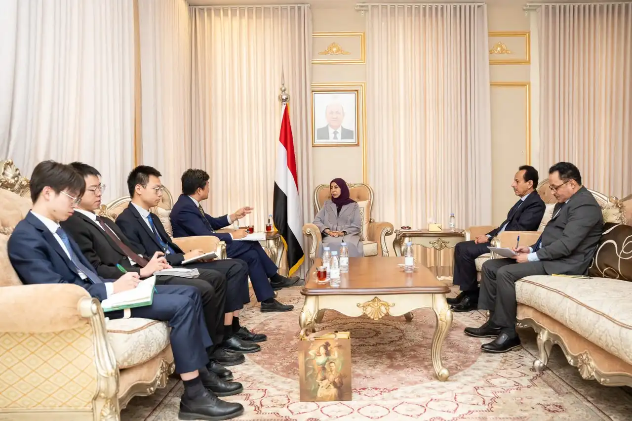 La ministre des Affaires étrangères discute avec le chargé d'affaires chinois du renforcement de la coopération bilatérale.
