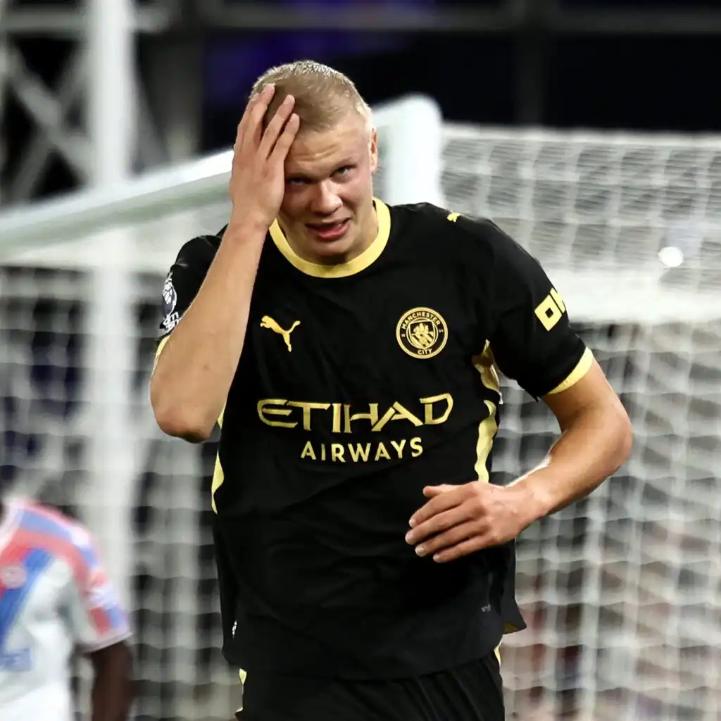 Manchester City dominates Crystal Palace with a 4-0 victory, taking the top spot in the Premier League standings.