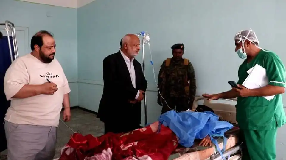 The governor of Al Hudaydah inspects the wounded from the Houthi militia's treacherous shelling in Al Mokha.