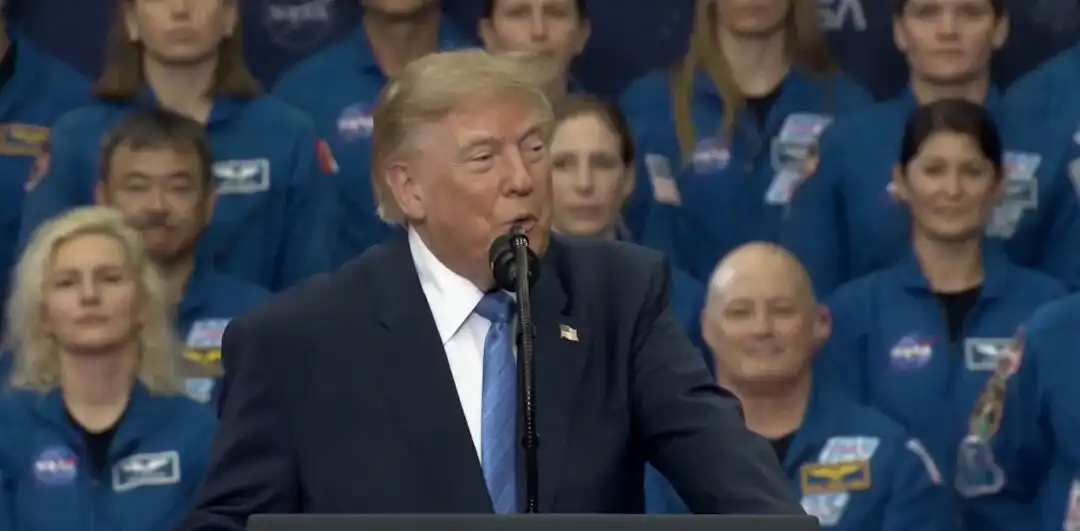 Trump annonce la création d'une Académie nationale de l'espace pour former le personnel de la NASA et des forces spatiales.
