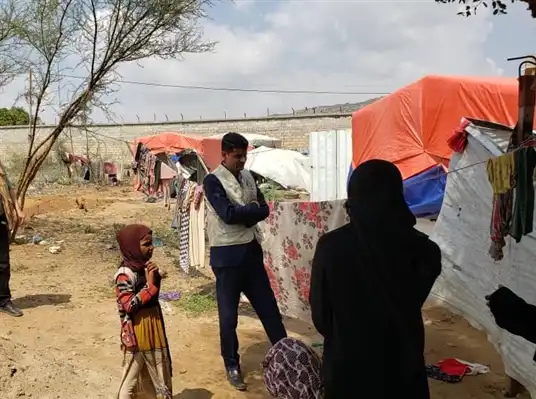 Conflit familial tragique dans un camp de déplacés à Abs : une dispute se transforme en drame.