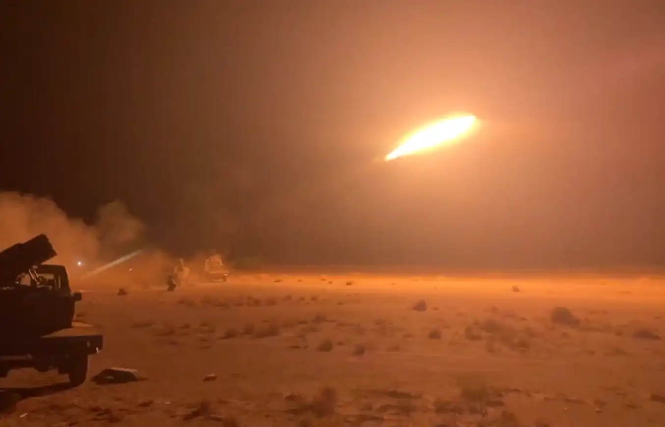 Les forces armées ciblent des rassemblements houthis et déjouent une vaste attaque au sud d'Al-Hudaydah.