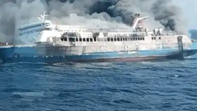 إنقاذ 172 شخصًا بعد اندلاع حريق في عبّارة قبالة سواحل لومبوك الإندونيسية