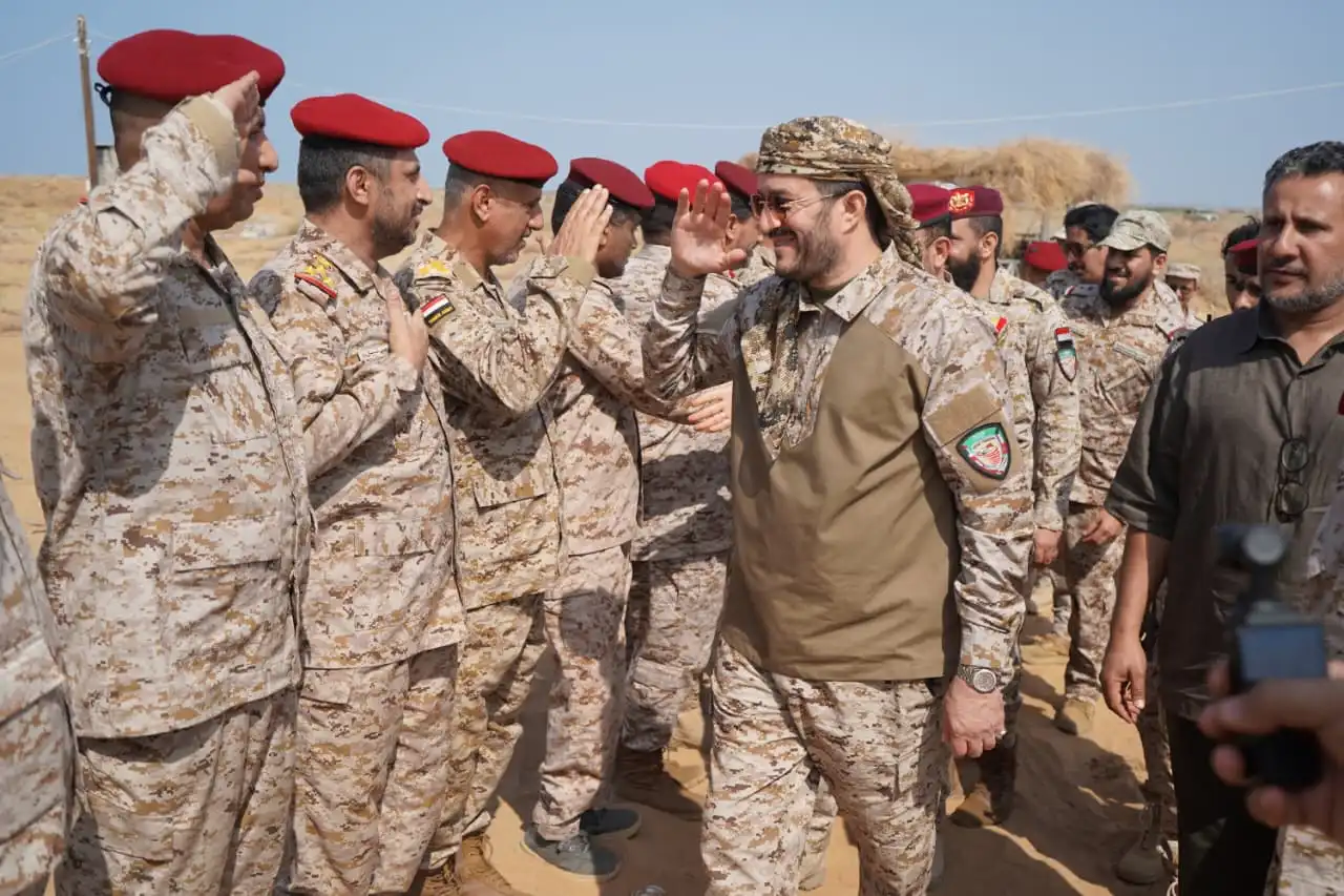 Council member Othman Majali praises the valor and readiness of the Fifth Military Region and the naval formation.