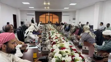محافظ لحج يلتقي أئمة وخطباء الحَوطَة وتُبَن ويحث على تحصين المجتمع ومواجهة الفكر الحوثي