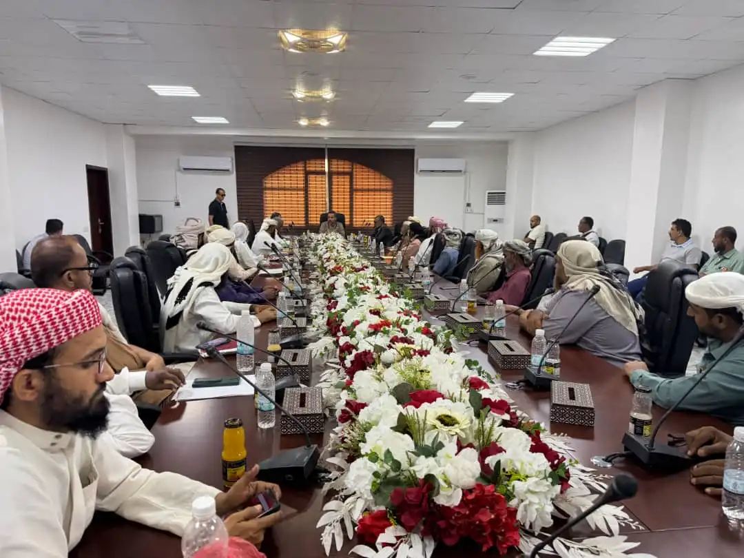 محافظ لحج يلتقي أئمة وخطباء الحَوطَة وتُبَن ويحث على تحصين المجتمع ومواجهة الفكر الحوثي