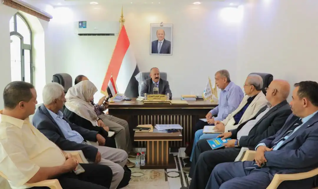 The Minister of Transport discusses joint coordination efforts and monitors sector conditions to ensure service continuity and readiness.
