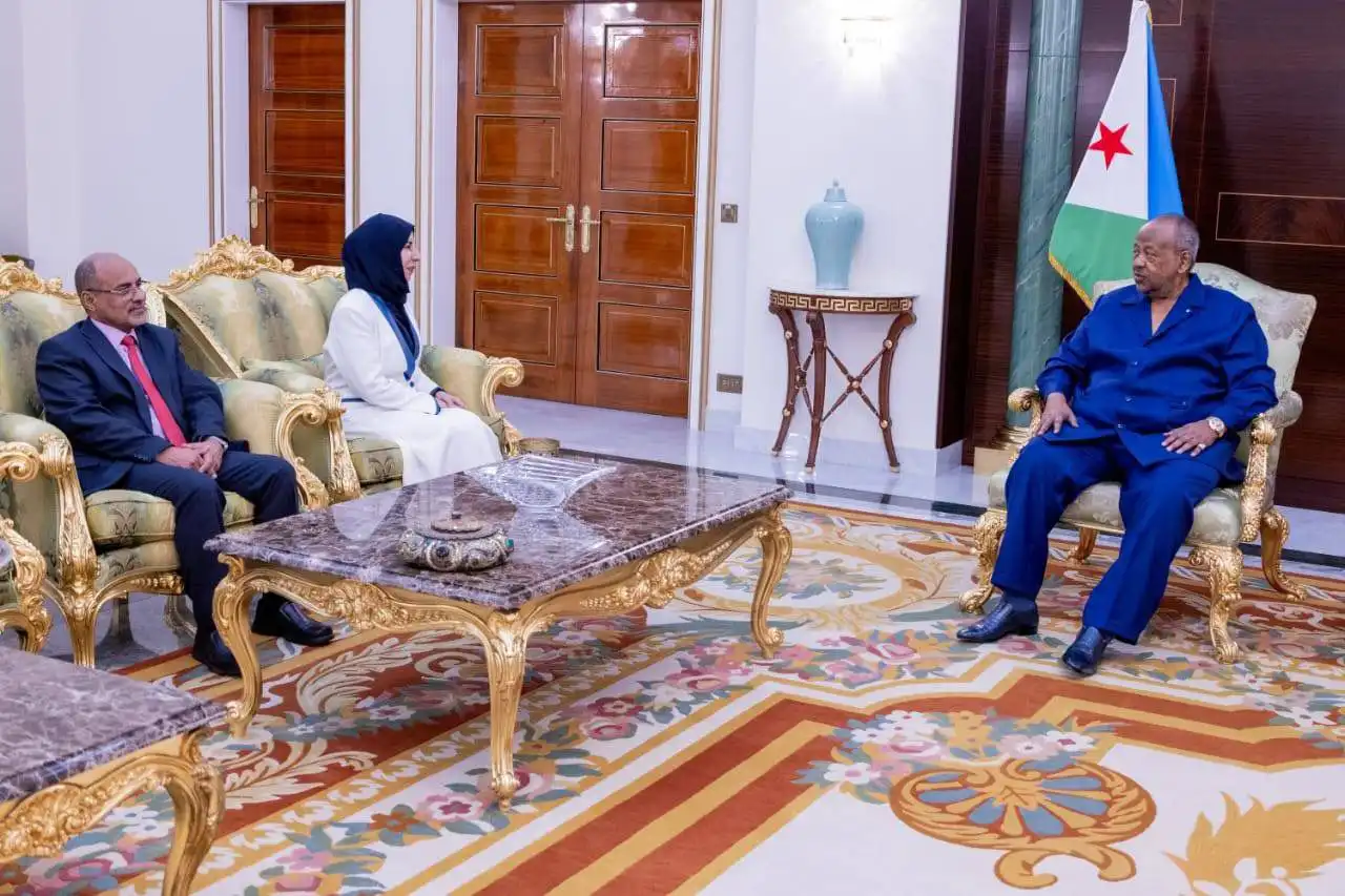 Le président djiboutien reçoit la ministre des Affaires étrangères et réaffirme le soutien de son pays à l'unité et à la souveraineté du Yémen.
