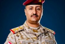 القوات المسلحة تستهدف عناصر الميليشيات الحوثية الإرهابية في المخا