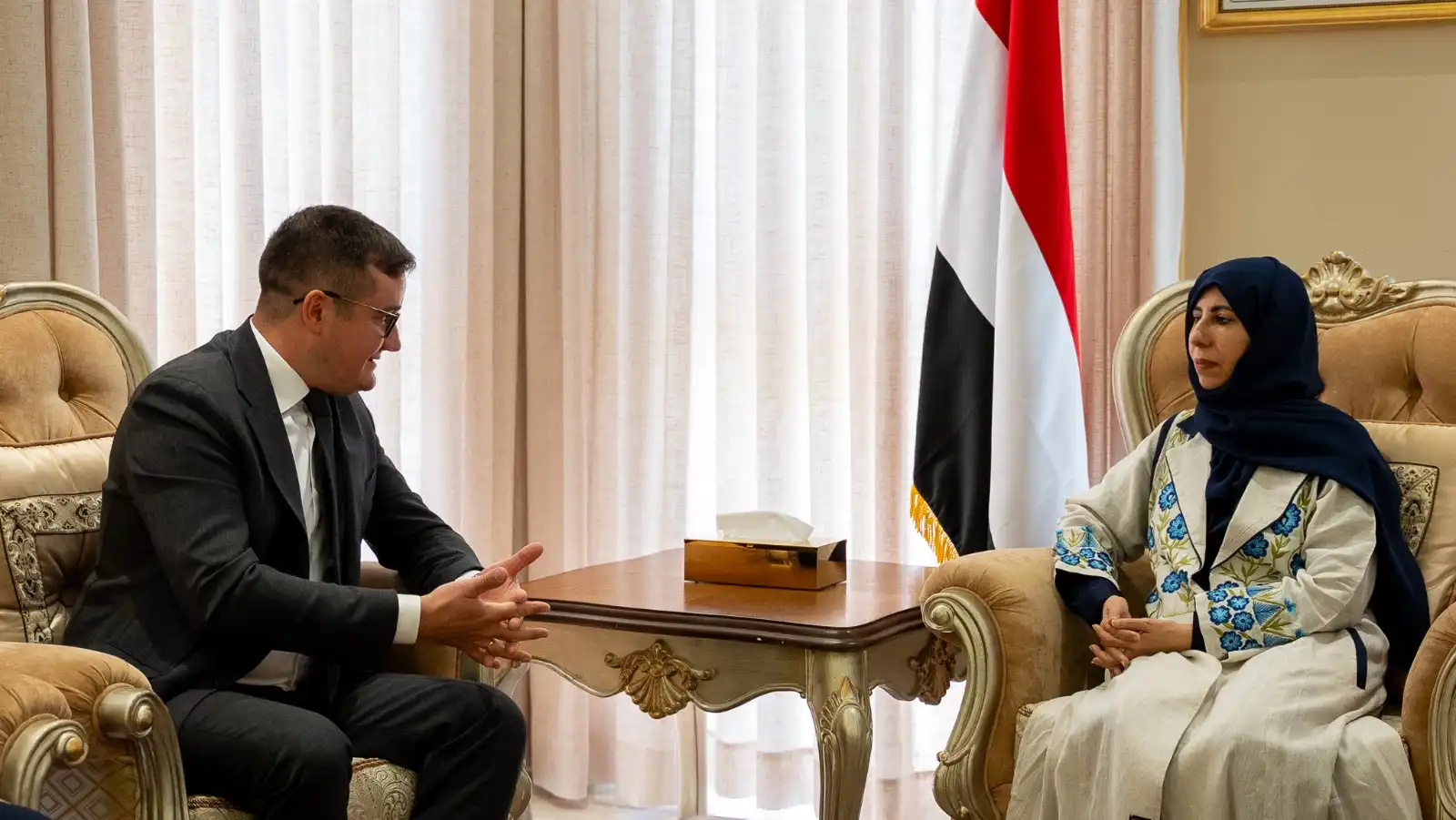 The Foreign Minister discusses the situation and Houthi escalation with the Chargé d'Affaires of the American Embassy.