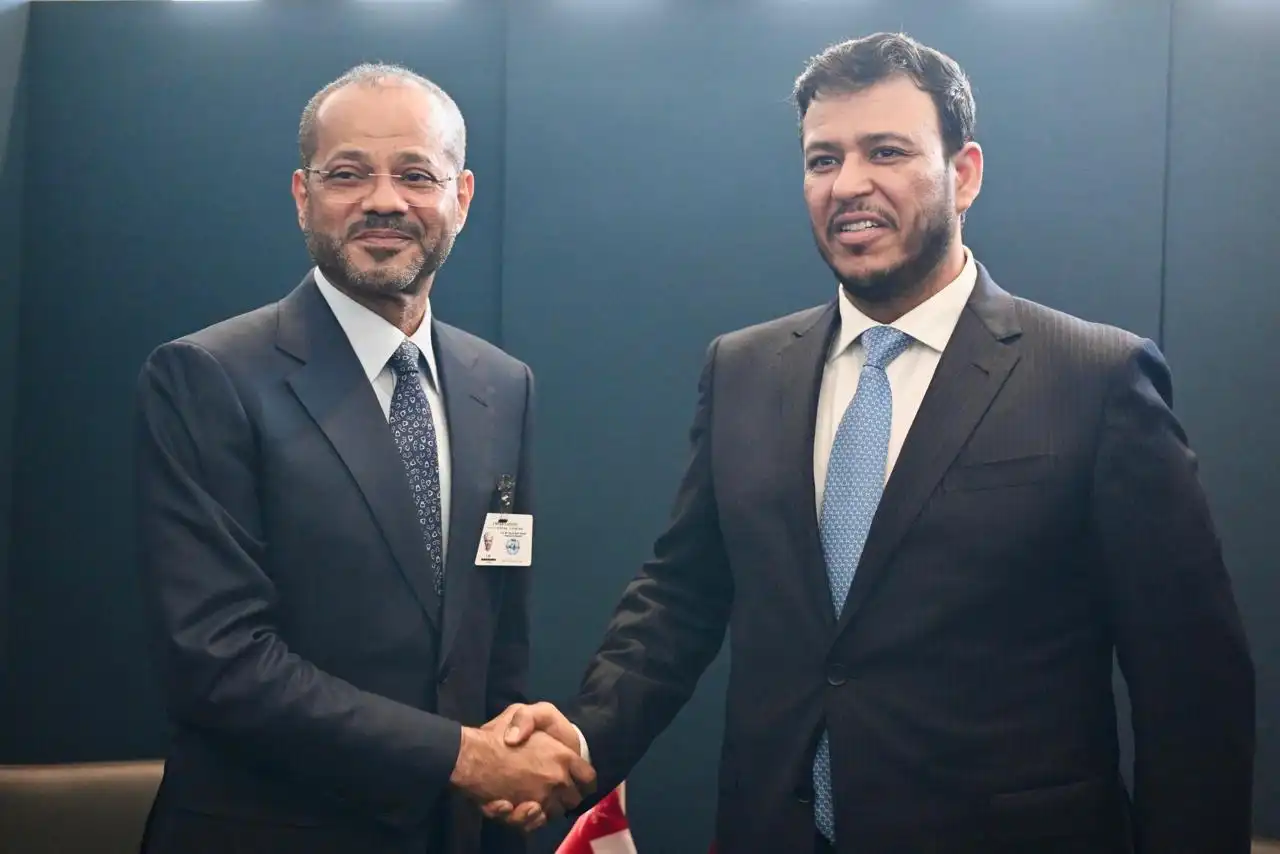 عضو مجلس القيادة عبدالله العليمي يبحث مع وزير الخارجية العماني تطورات الأوضاع في اليمن