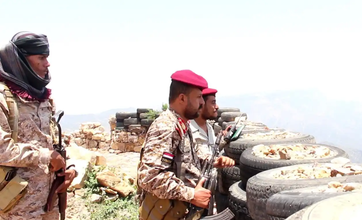 The commander of the Al-Baha front inspects the front lines in northwest Lahij.