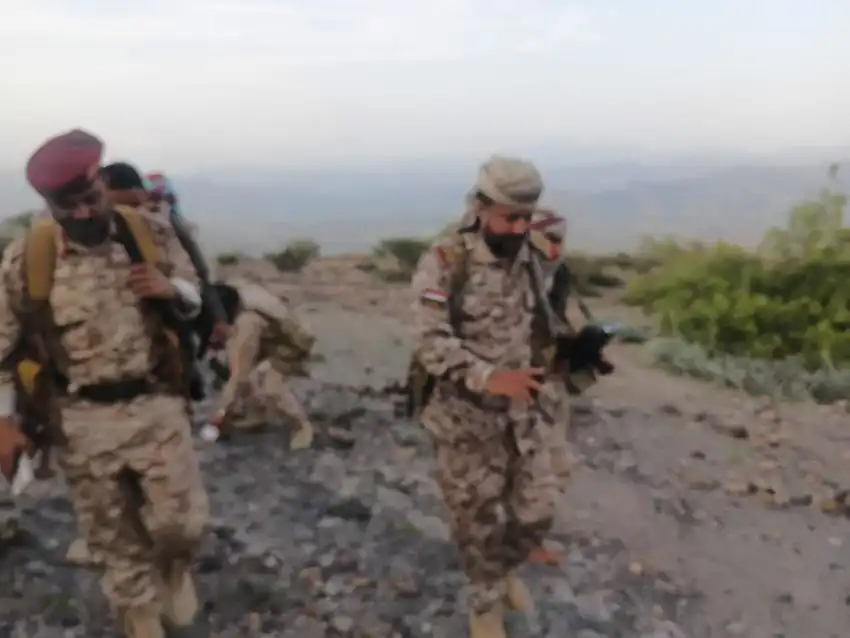 Le commandant du secteur de Tour Al-Baha inspecte le front de Jerdad et confirme la préparation des forces armées contre les Houthis.