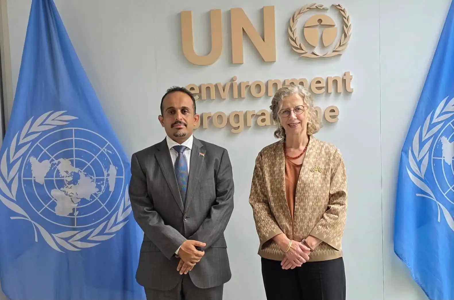 Al-Awadi discute avec le Programme des Nations Unies pour l'environnement le soutien aux projets de développement et environnementaux au Yémen.