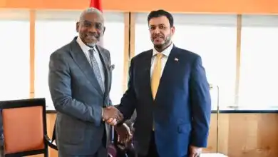عضو مجلس القيادة الدكتور عبدالله العليمي يبحث مع كبير الديمقراطيين في لجنة الشؤون الخارجية بمجلس النواب الأمريكي تطورات اليمن والتهديدات الحوثية