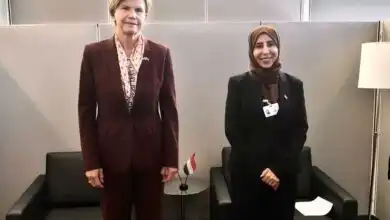 وزيرة الخارجية تبحث مع نظيرتها اللاتفية تداعيات التصعيد الحوثي وتهديد الملاحة الدولية