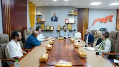 محافظ عدن يبحث مع سفيري الاتحاد الأوروبي وهولندا تداعيات التصعيد الحوثي وأوضاع النازحين