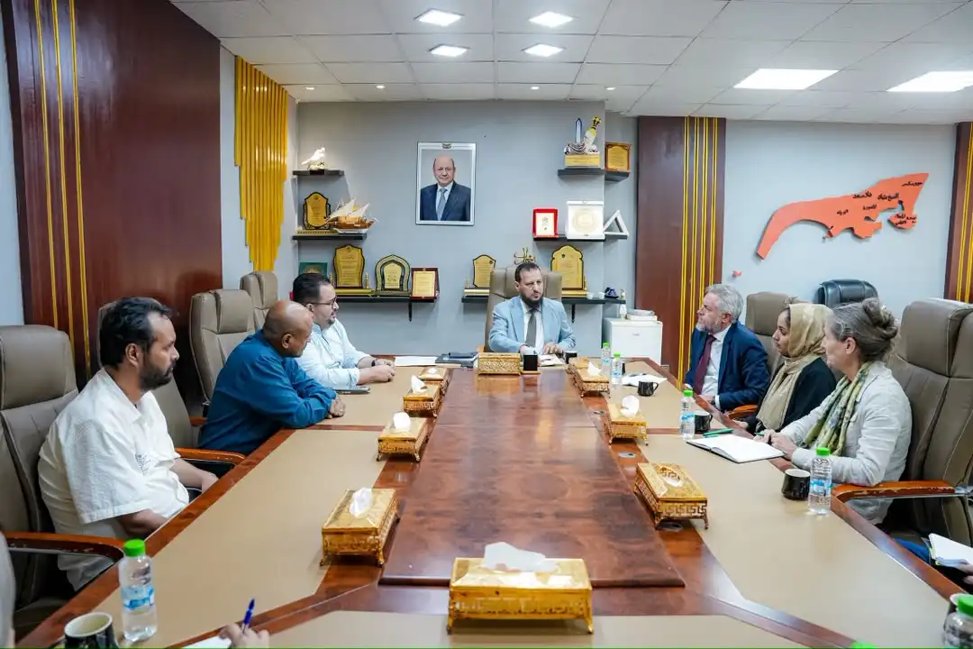 محافظ عدن يبحث مع سفيري الاتحاد الأوروبي وهولندا تداعيات التصعيد الحوثي وأوضاع النازحين