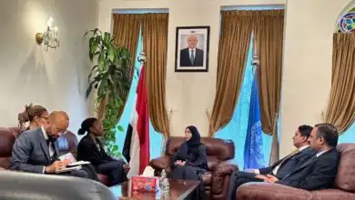 وزيرة الخارجية تبحث مع الرئيسة التنفيذية لمجموعة الأزمات الدولية تداعيات التصعيد الحوثي