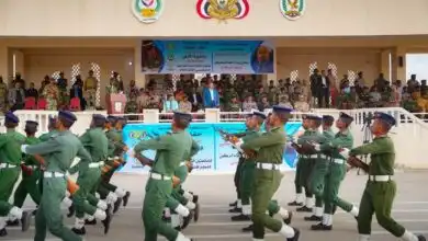 عضو مجلس القيادة سالم الخنبشي يشهد اختتام دورات حماية الشخصيات والصاعقة بكلية الشرطة بحضرموت