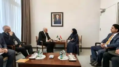 وزيرة الخارجية تبحث مع نظيرها الجزائري تعزيز العلاقات الثنائية