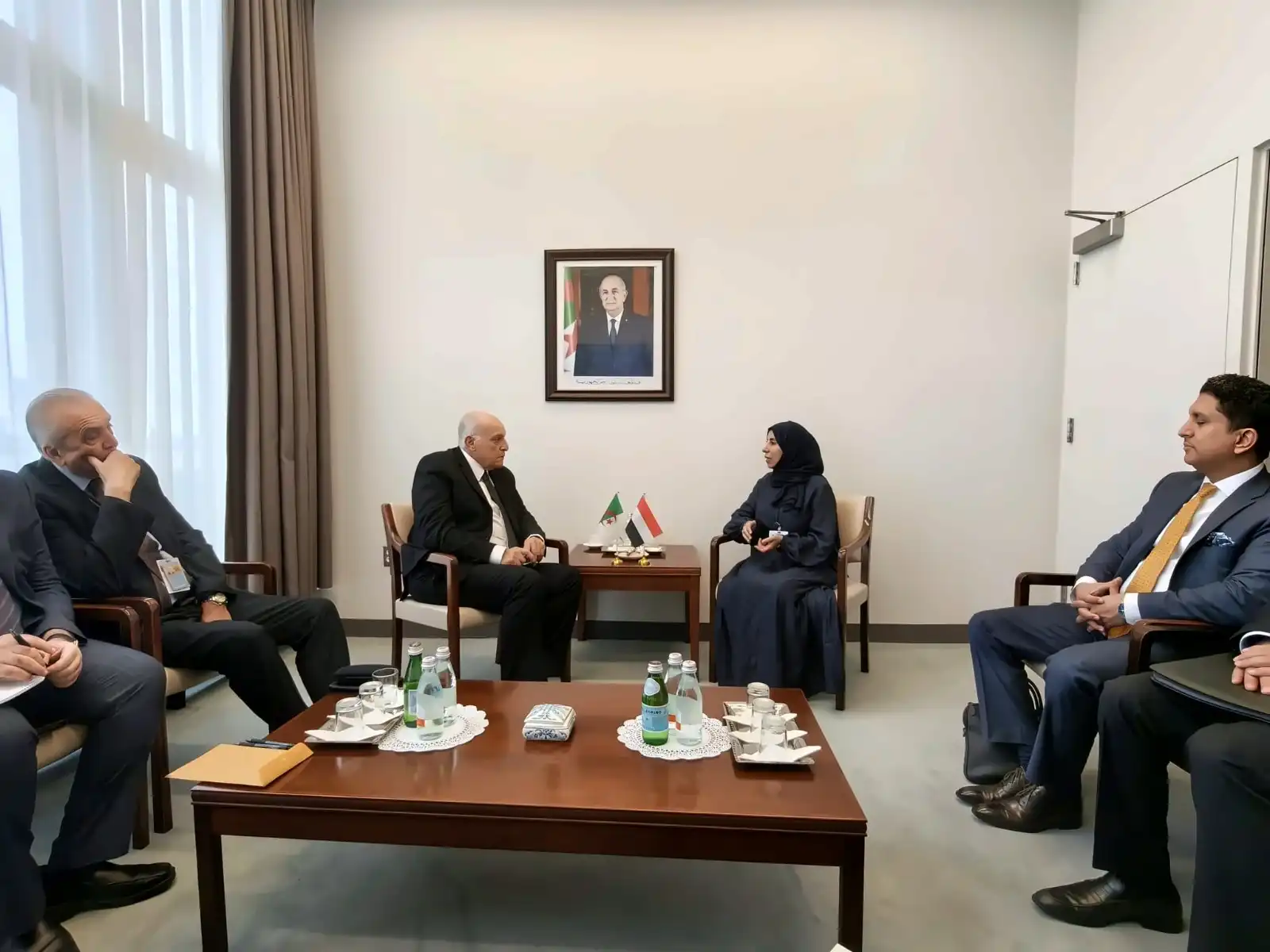 وزيرة الخارجية تبحث مع نظيرها الجزائري تعزيز العلاقات الثنائية