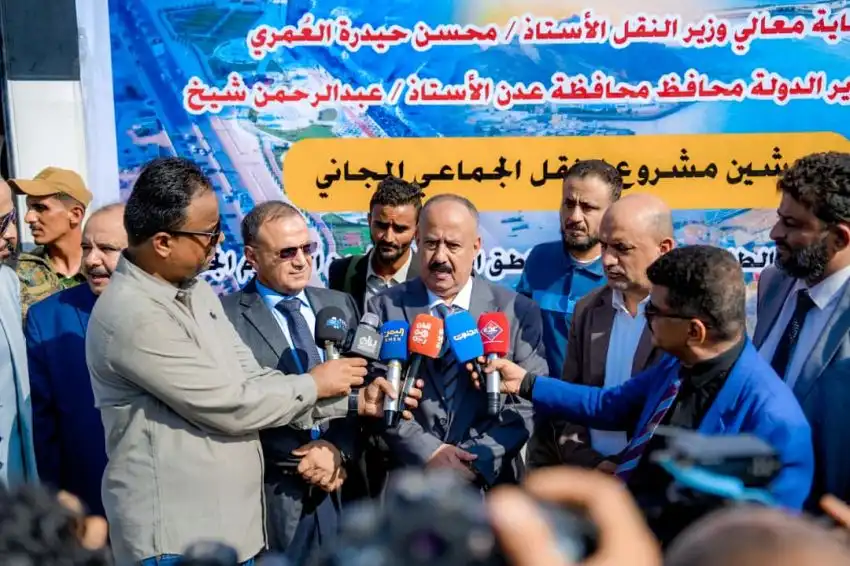 وزير النقل ورئيس جامعة عدن يدشنان مشروع النقل الجماعي المجاني للطلاب