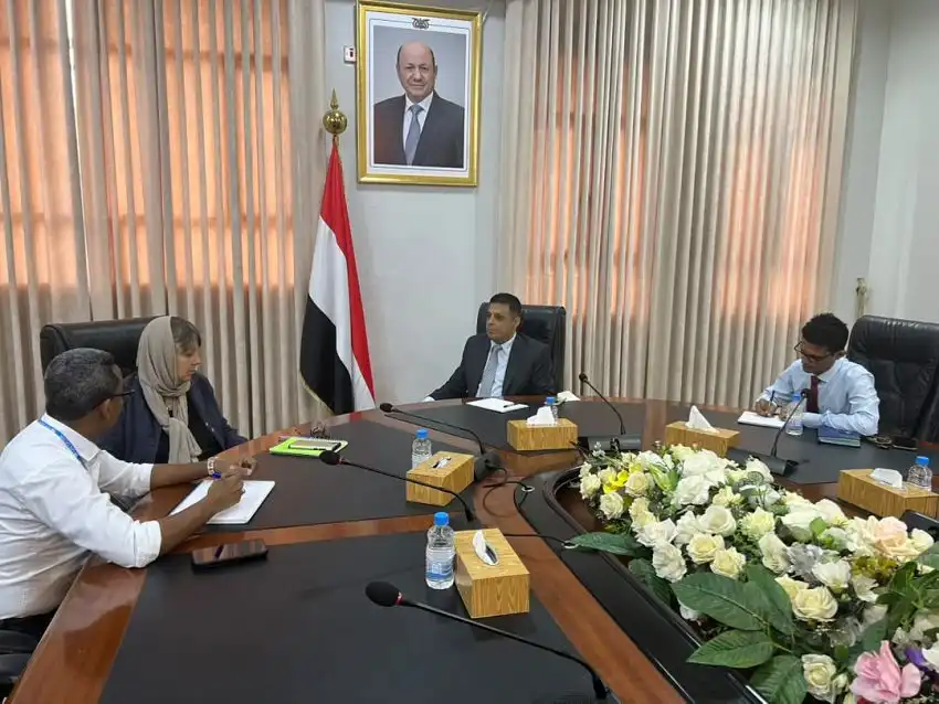 وزير الدولة يبحث مع أوتشا تعزيز الاستجابة الإنسانية ومعالجة النزوح الطارئ