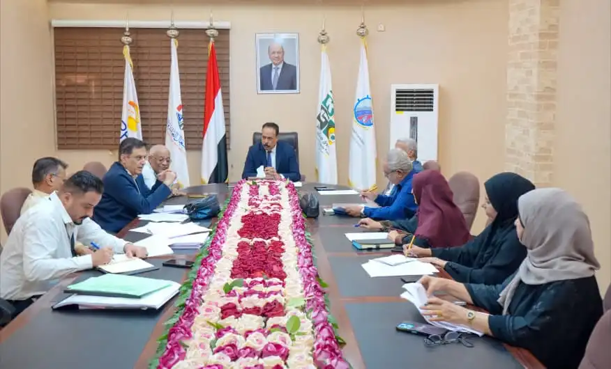وزير الأشغال يترأس اجتماع لجنة المناقصات والمزايدات لمناقشة عدد من مشاريع الطرق