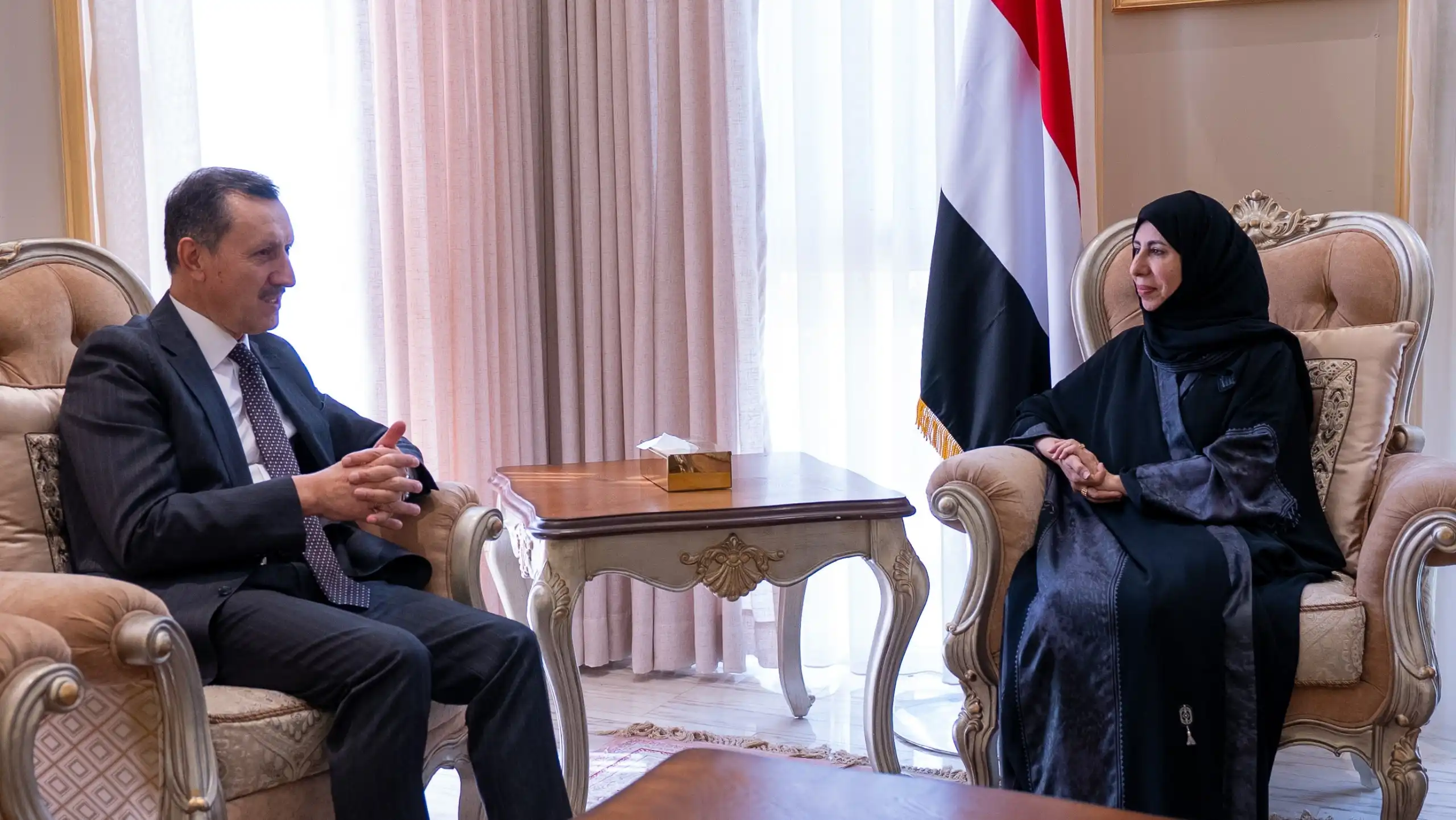 وزيرة الخارجية تبحث مع القائم بالأعمال التركي مستجدات الأوضاع وتعزيز التعاون الثنائي