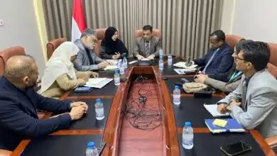وزير الدولة يبحث مع منظمة الصحة العالمية سرعة الاستجابة الصحية للنازحين