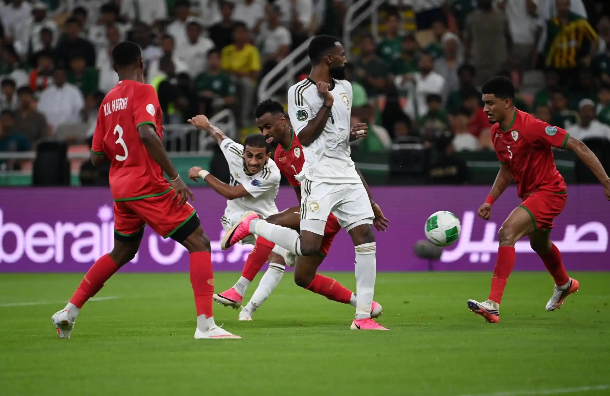السعودية تتأهل إلى نصف نهائي خليجي 27 بعد فوزها على عُمان بثلاثية نظيفة