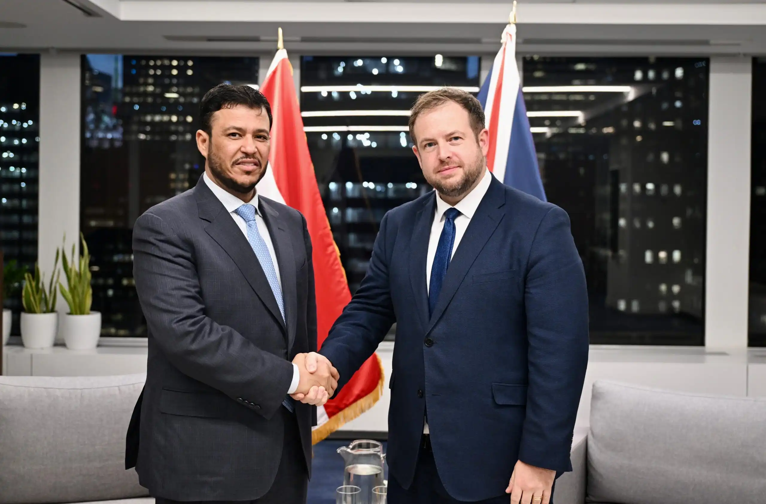 عضو مجلس القيادة عبدالله العليمي يبحث مع وزير الدولة البريطاني تطورات الأوضاع في اليمن والتهديدات الحوثية