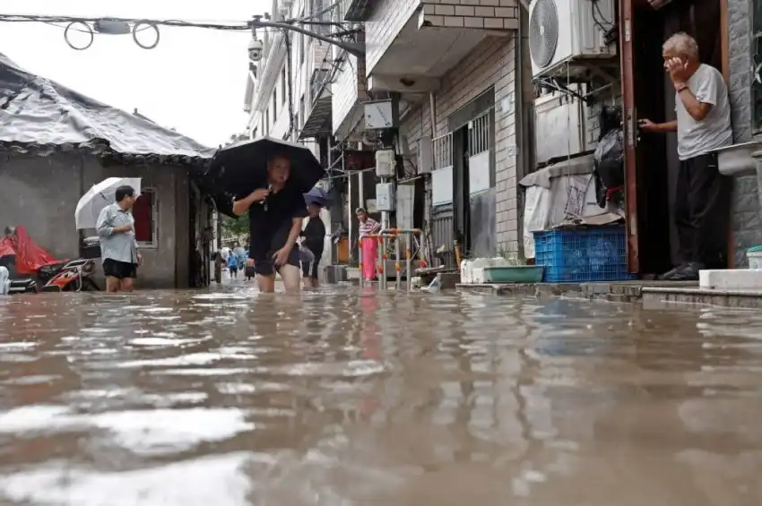 La Chine évacue plus de 31 000 personnes à Hainan alors que les fortes pluies persistent et que l'état d'urgence est déclaré.