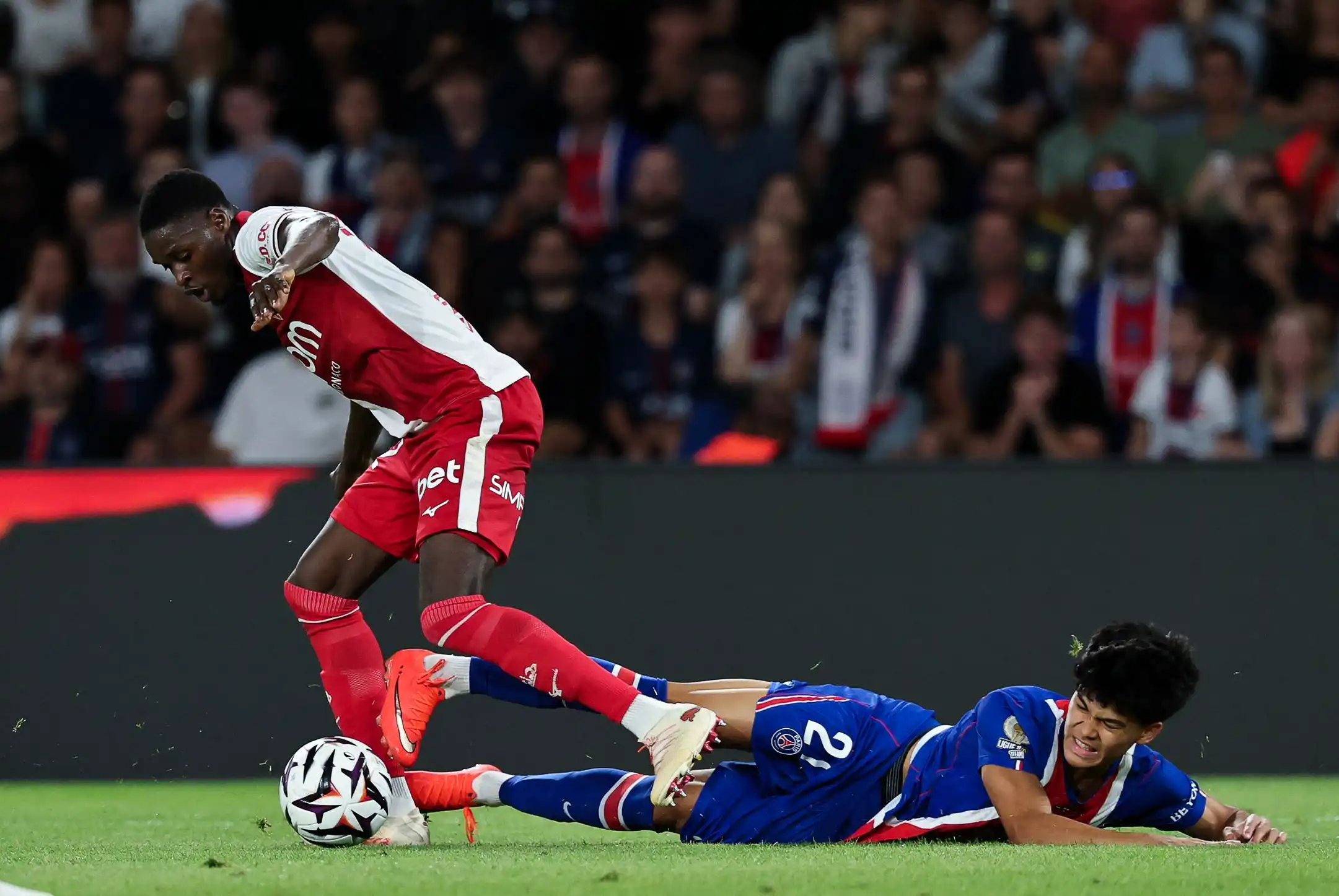 Paris Saint-Germain continue leur début difficile en s'inclinant face à Monaco sur leur terrain.