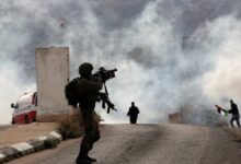 إصابة فلسطينيين خلال اقتحامين للاحتلال في قلقيلية وبلدة حجة