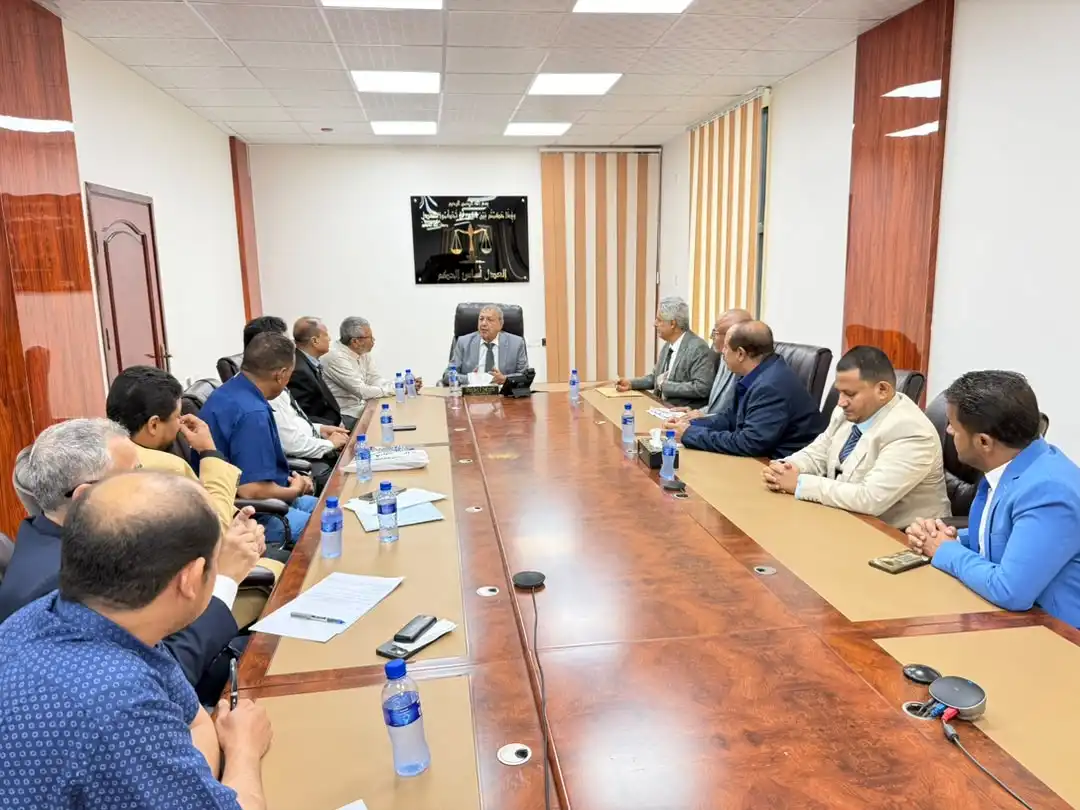 Le président du Conseil supérieur de la magistrature rencontre les dirigeants de l'autorité judiciaire à Al Hudaydah.