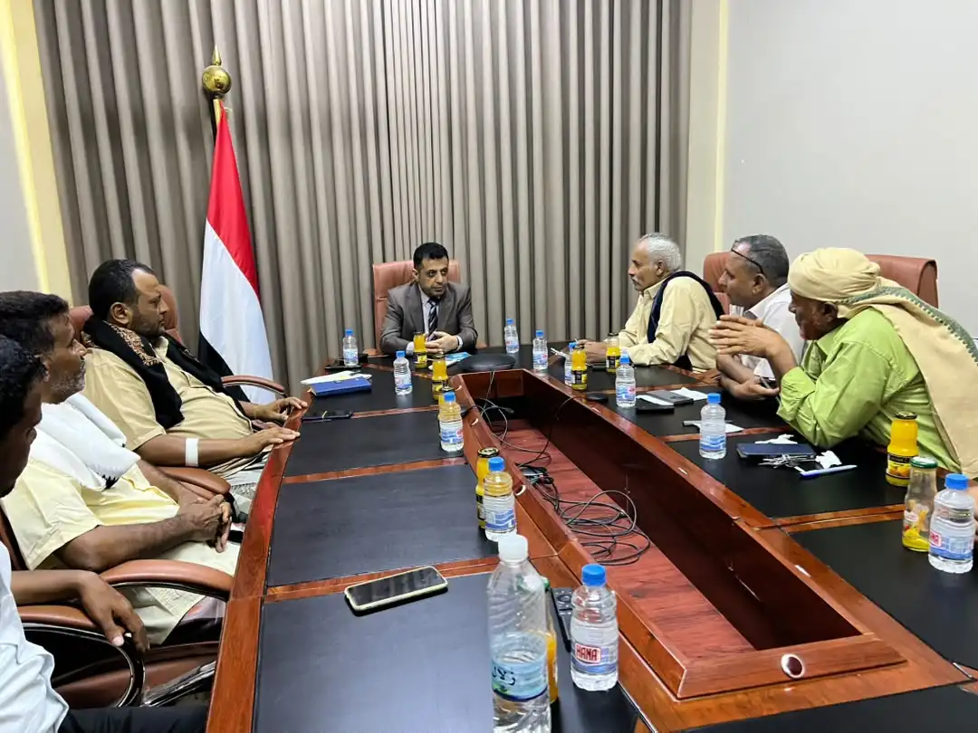 وزير الدولة الأبارة يطلع على الأوضاع الإنسانية للنازحين من الوازعية