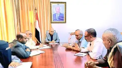 محافظ تعز يوجه بتشكيل لجنة ميدانية لتقييم احتياجات النازحين